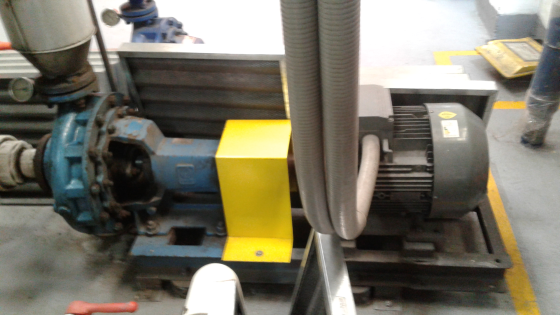 Bomba de eje libre con motor de 20hp.
