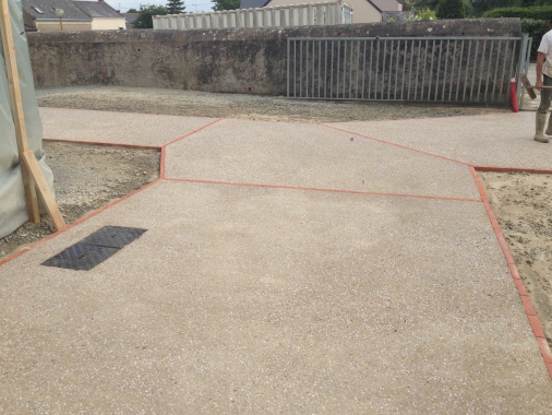 Aménagement d'allée (béton désactivé).