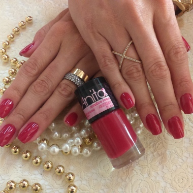 Evelyn - Manicure E Pedicure 