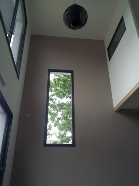 Une petite touche de couleur sur un mur de 5 mètres de haut.