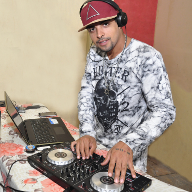 Dj Brown Beck