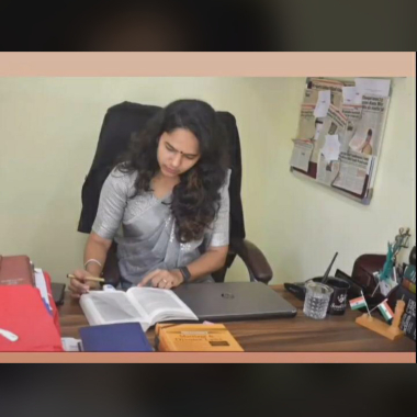 Adv Seema Raut