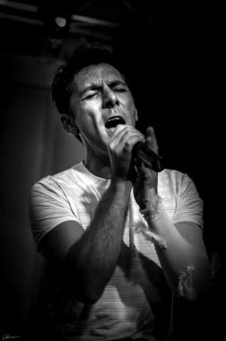 Nico: chanteur, animateur, DJ.
travaille en colaboration avec Jah Light Events