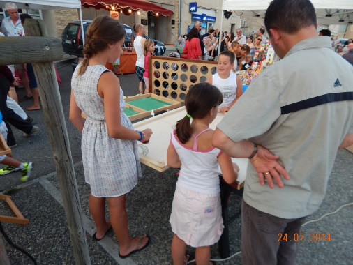 Animation du marché nocturne de Castelnaudary courant été 2014