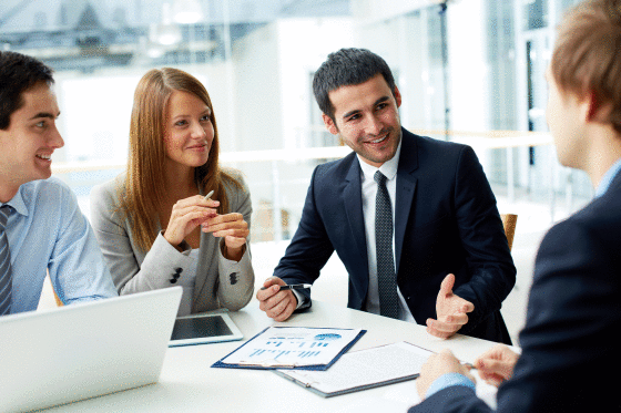 O nosso escritório conta com um clima organizacional que privilegia a estratégia e o trabalho em grupo, com uma equipe jovem, com sólida formação acadêmica e profissional, tudo para que o cliente sinta-se confortável e amparado da melhor maneira possível.

Nosso escritório é de fácil localização, tem corpo jurídico qualificado e preço justo.