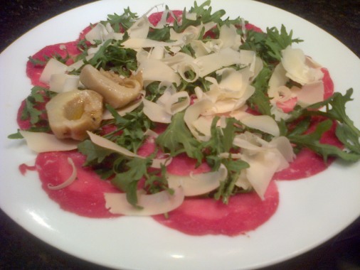 Carpaccio de Lomito con Rugula y Parmesano