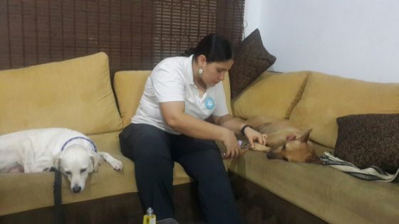Terapia para Niña, nerviosa a  la hora de cortarle las uñas.