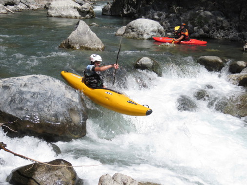 Seuil dans la descente des gorges de l'Ange Gardien sur le Guil dans les Hautes Alpes.
Pour les mordus de l'eau vive, les Hautes Alpes ont des perles 
a vous proposer !