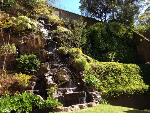 Cascada y jardín de 15 mts altura.jpg