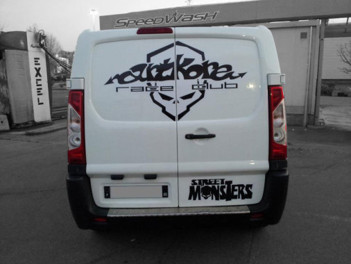 Vinyle adhésif avec pelliculage et découpe à la forme