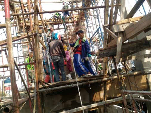 proyek gedung baru 3 lantai pasar peterongan semarang