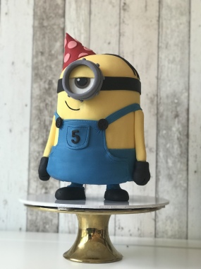 Minion Cake