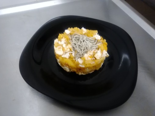 HUEVOS ROTOS CON GULAS