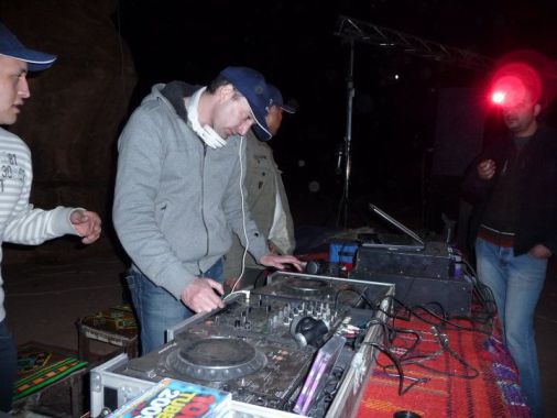 mixe live dans le desert de jordanie