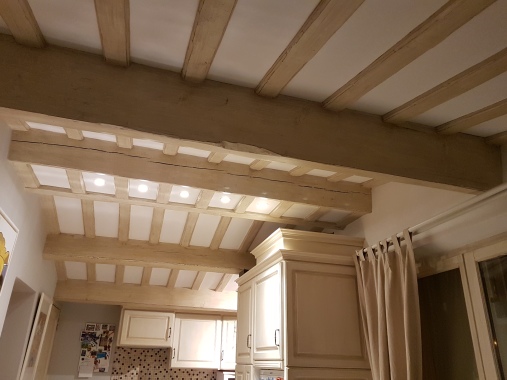 Plafond en bois patiné 