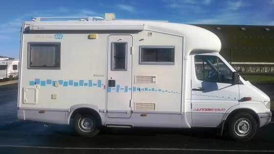 COMMENCEZ A PREPARER VOS WEEK-ENDS ET VOS VACANCES 
Evadez-vous le temps d'un week-end, d'une semaine ou le temps de vos vacances, je loue mon camping-car.

Camping-car Autostar/Mercédes diesel. 
-Couchage 4 places, un lit en dinette, un lit permanent, idéal pour une famille de deux adultes et deux enfants.
-Télévision
-Panneaux solaire. 
-Stores occultants thermiques
- Salle de bain avec toilettes et douche
- Nombreux rangements
- Le coin cuisine : évier, divers placards, 2 feux gaz, réfrigérateur, vaisselle fournie, deux bouteilles de gaz
- Tuyau pour faire les pleins d'eau et le branchement électrique sur borne EUR . 
- Chauffage à air pulsé et chauffe eau ( gaz) pour les arrêts,

A NOTER QUE POUR LES PRIX FIXES CI-DESSOUS, JE PEUX FOURNIR GRATUITEMENT EN PLUS UNE TABLE DE CAMPING, DES SIEGES DE CAMPING ET UNE TENTE QUESCHUA TROIS PLACES 

TARIFS :
PERIODE PRINTEMPS ETE
- Week-end du vendredi soir au dimanche soir 200€, (500 km inclus)
- La semaine (du samedi matin 10h au samedi matin 10h) 550€ (1000 km inclus)
0.30 cm/km en cas de dépassement en sus, 

PERIODE AUTOMNE HIVER
- Wekk-end du vendredi soir au dimanche soir : 220€
- La semaine : 570€
car chauffage gaz en plus
0.30 cm/km en cas de dépassement en sus, 

- Chèque de caution de 2000€ et 50€ pour le ménage non encaissable, 
- A la réservation 30 % , fournir permis, carte d' identité, et attestation de domicile.
- Assurance à la charge du locataire
- Interdit animaux et fumeur.
