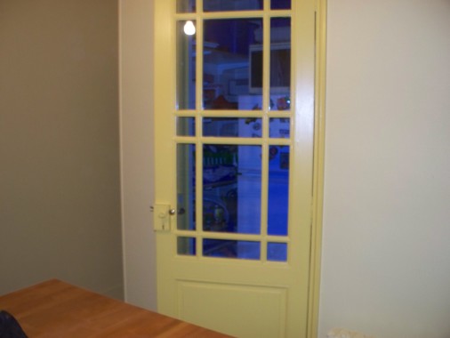 Mise en peinture d'une cuisine complète,plafond,murs,boiseries,
Avec le client nous avons définit ensemble la couleur et le type de peinture,pour le plafond et les murs peinture acrylique et pour les boiseries peinture glycéro .
En fin de chantier le client à été très content de ma prestation et depuis je suis leur peintre artisan attitré .