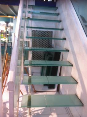 ESCALIER MARCHE EN VERRE
REALISATION PROFESSIONNELLE