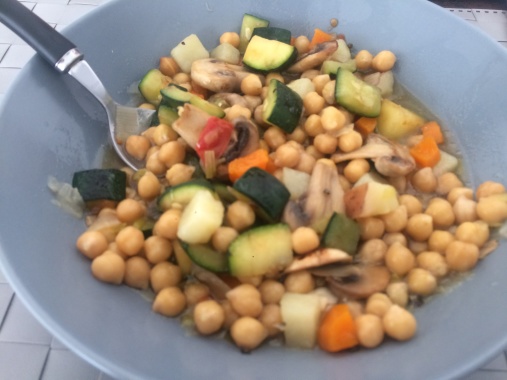 Garbanzos y vegetales para almorzar por favor!!