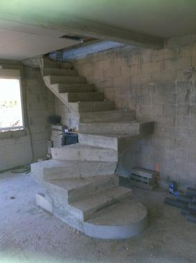 RÉALISATION D UN ESCALIER SPÉCIAL ET SUR MESURE