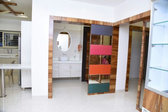 Partition for dining area using mirror and multicoloured fabric