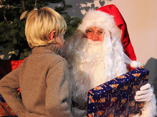 "Moi , J'ai  rencontrè le Père Noël et je lui ai dit mes secrets! " (paroles d'enfants)  encore un moment  magique  de sa  jeunesse !!