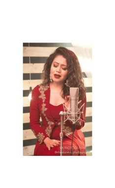 In frame : @nehakakkar 