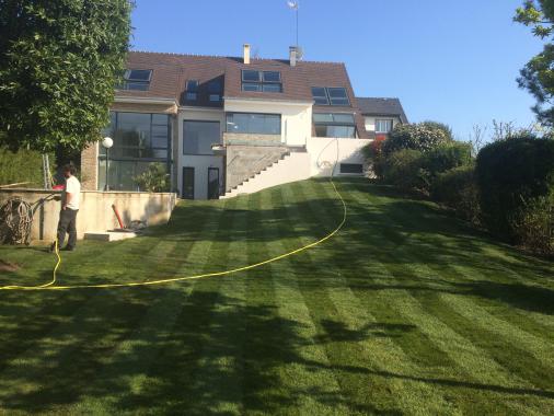Création d'un jardin, plantation, gazon de plaquage