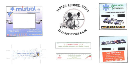 Tapis des souris, carte de stationement, calendriers.