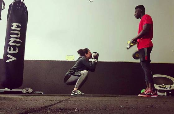Entrainement corps complet
Exercice: Squat et Boxe
Renforcement musculaire et travail cardio.