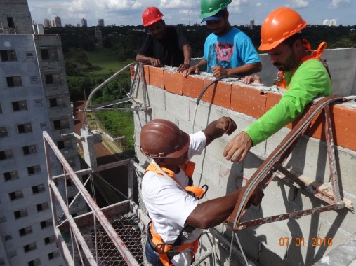 Treinamento de NR 35 para equipe de reboco Externo na construção cívil