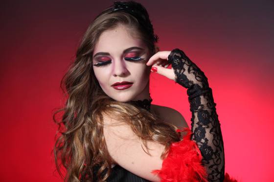maquillage burlesque , scène