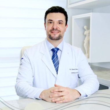Dr. Daniel Ribeiro Lopes - Cirurgia Plástica