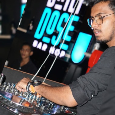 Disc Jockey (Dj)