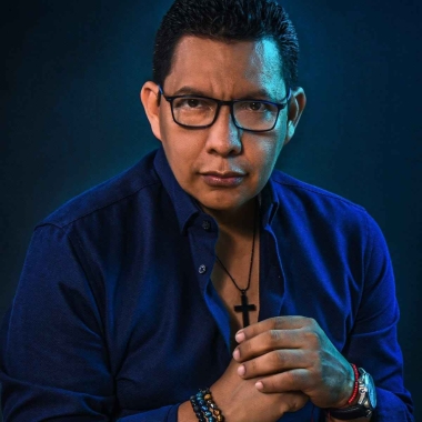 Omar Fotos Y Videos