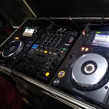 Dj (Disc Jockey)