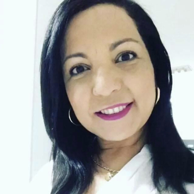 Dra Carla Manhães